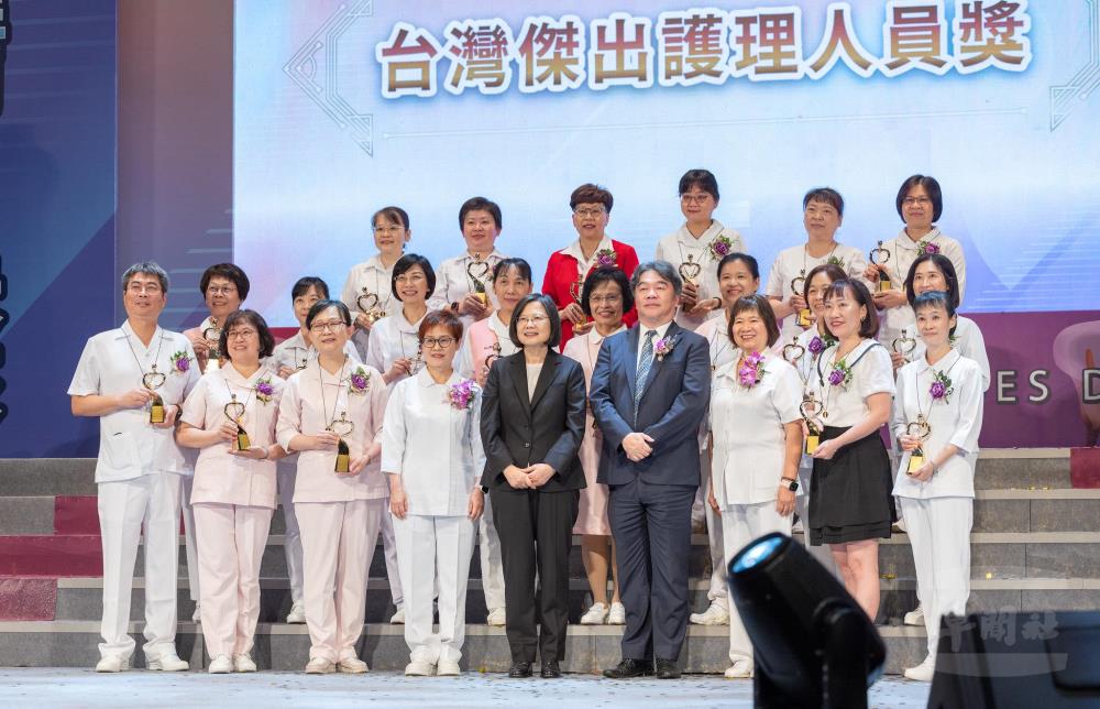 蔡總統出席國際護師節聯合慶祝大會　肯定護理人員奉獻臺灣