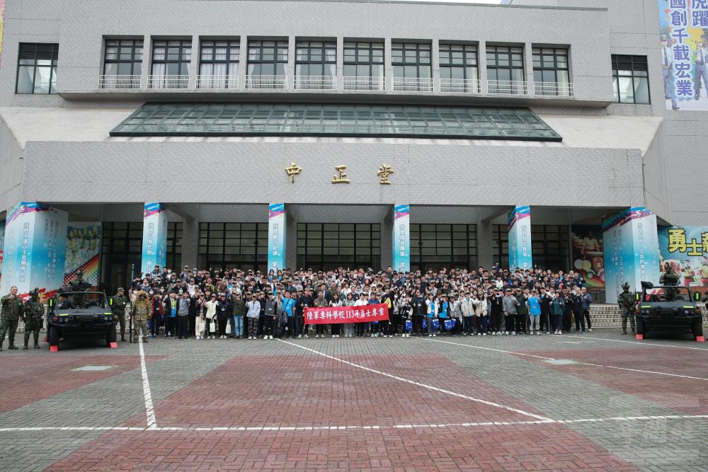 陸專24日舉辦「勇士專案」活動，吸引近三百名學子參加。（軍聞社記者李忠軒攝）