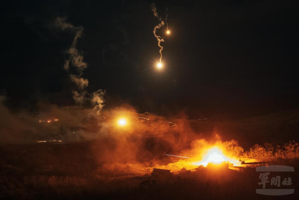 The 234th Mechanized Infantry Brigade held a tri-service joint night attack training with live ammunition to verify the effectiveness of troops during night operations.