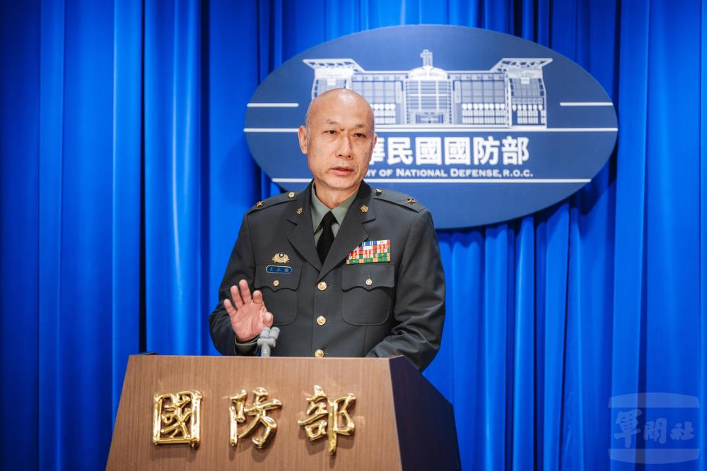 法律司法紀調查處處長王少將針對媒體提問進行答覆。（軍聞社記者陳彥樺攝）