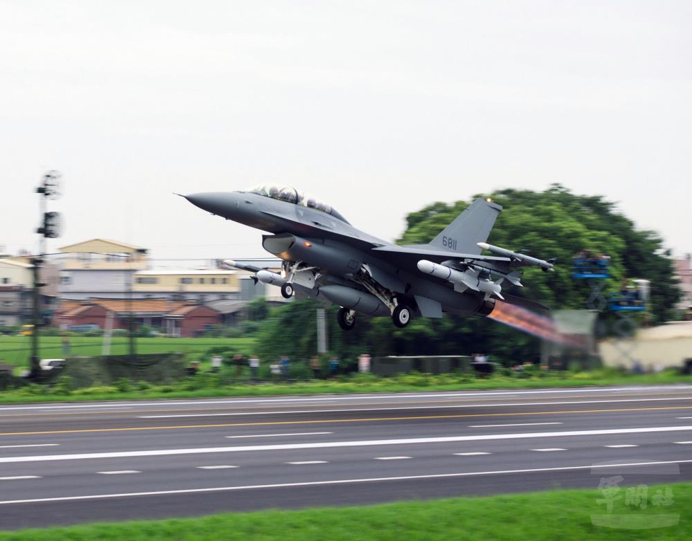 漢翔完成「鳳展專案」，將空軍F-16A/B機型構改升級為F-16V戰機。（軍聞社資料照片）