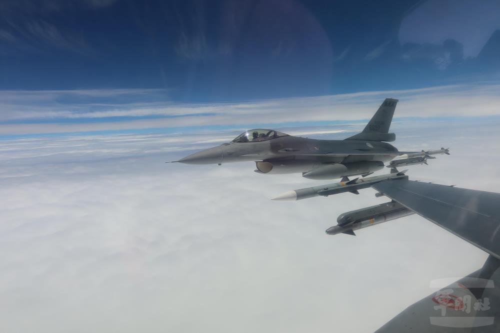 F-16戰鬥機23日執行空中戰鬥巡邏任務。（國防部提供）