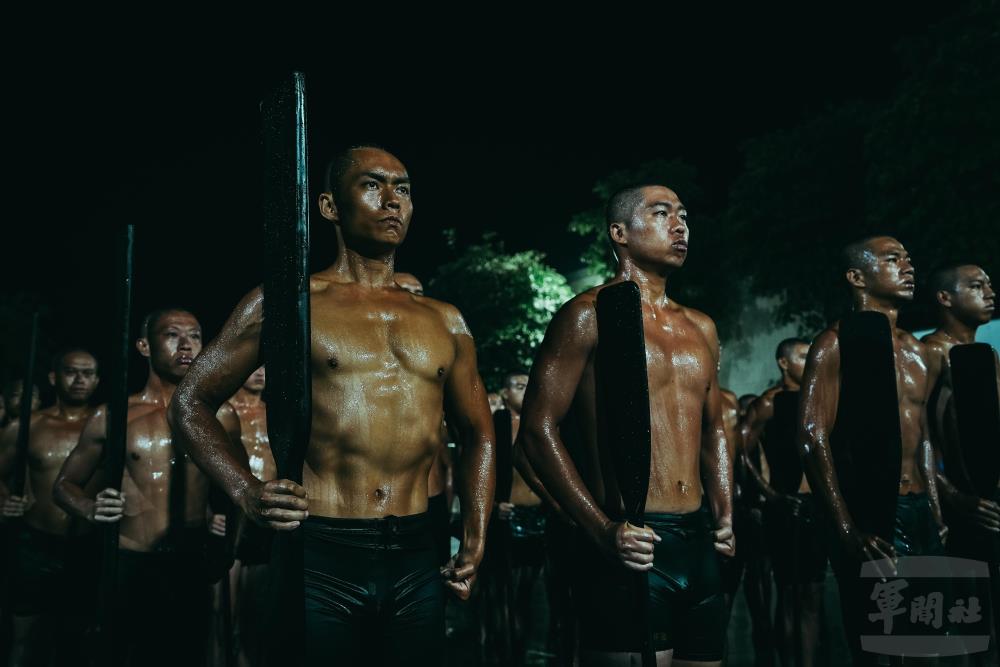 學員堅定的眼神，展現高昂的鬥志。（軍聞社記者陳軍均攝）