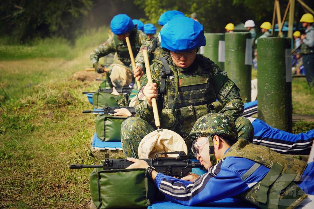 步兵302旅協辦高中職實彈射擊　落實全民國防教育