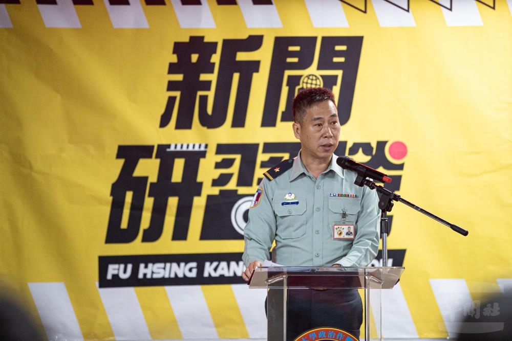 國防大學政戰學院院長謝少將致詞。（軍聞社記者陳軍均攝）