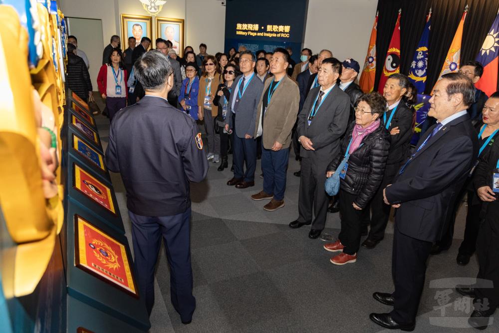 聯誼會團員參訪國防部部史館。（軍聞社記者黃劭恩攝）