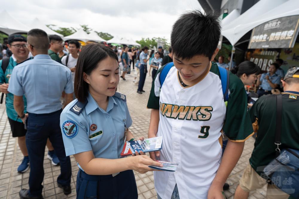 官兵招募講解。（軍聞社記者呂尚俞攝）