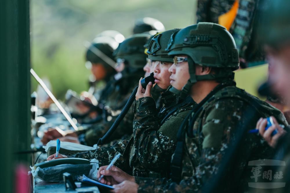 受測部隊官兵展現精實戰力與協調能量。（軍聞社記者陳軍均攝）