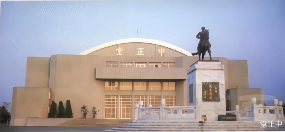 民國76年陸軍官校中正堂資料照片。（陸軍官校提供）