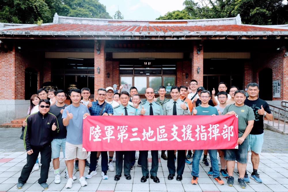 陸軍三支部日前於慈湖紀念雕塑公園舉辦父親節家庭日活動。（三支部提供）