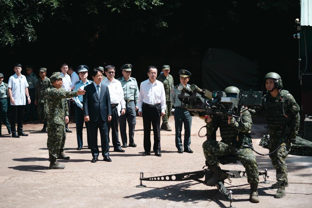 賴總統視導防空連。（軍聞社記者林庭暉攝）