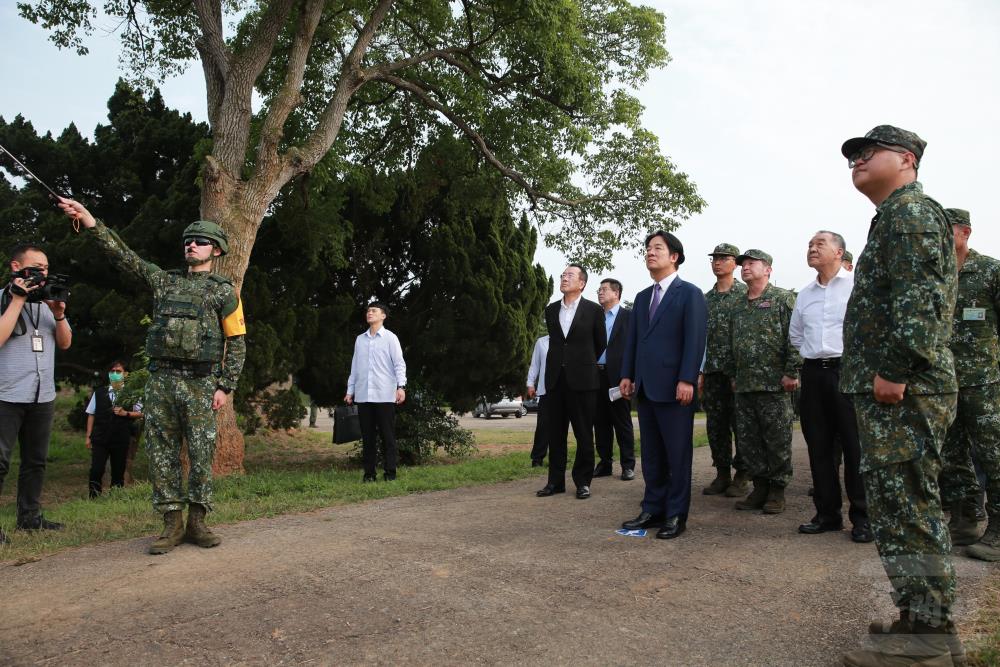 賴副總統16日訪視空軍防空暨飛彈指揮部所屬部隊。（軍聞社記者李忠軒攝）