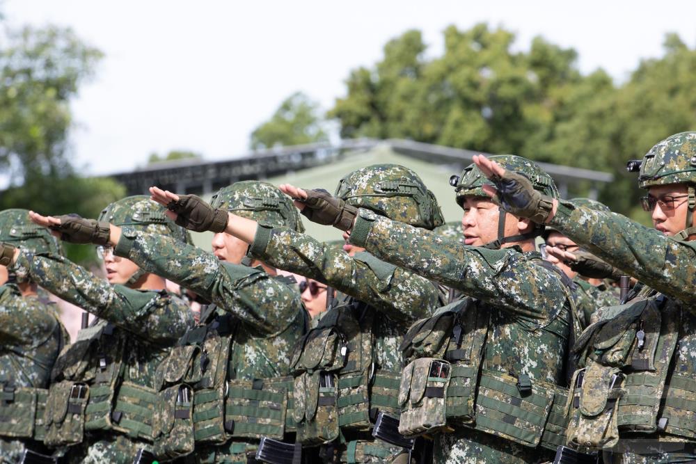 操演官兵進行立功宣誓，為自己加油打氣，展現全面做好準備的決心。（軍聞社記者卓以立攝）