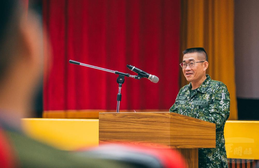 兵整中心張少將期勉學員開心體驗3天2夜的課程。（軍聞社記者吳柏融攝）