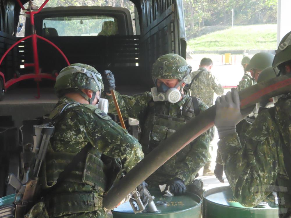 陸軍4支部補給油料庫旗山油料分庫日前接受後勤訓練測考中心基地期末鑑測。（旗山油料分庫提供）