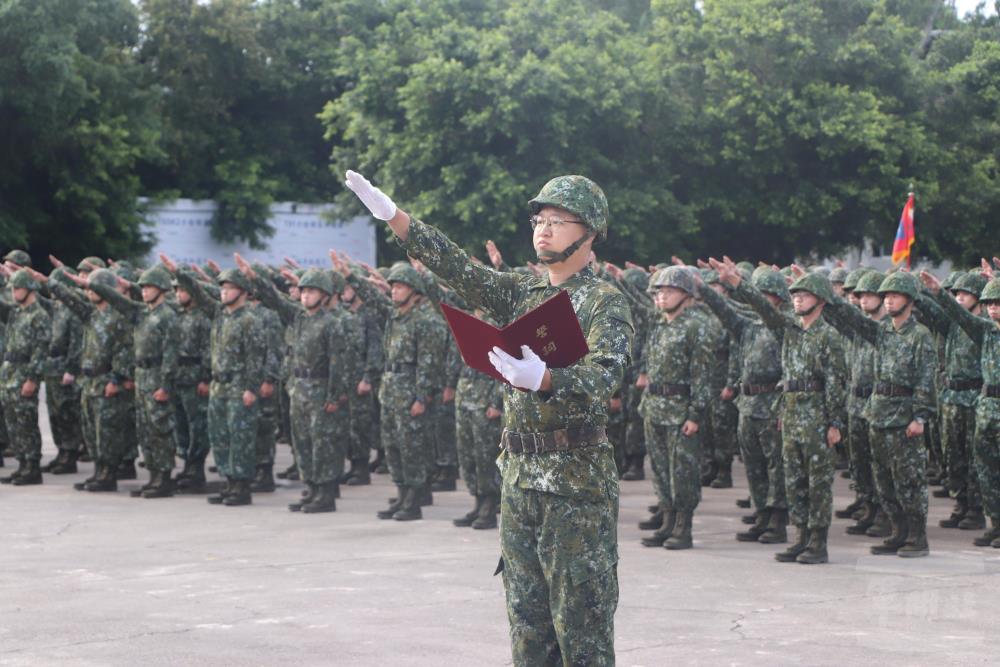 陸軍步兵第104旅日前舉行「常備兵役軍事訓練開訓典禮」。（陸軍第十軍團提供）