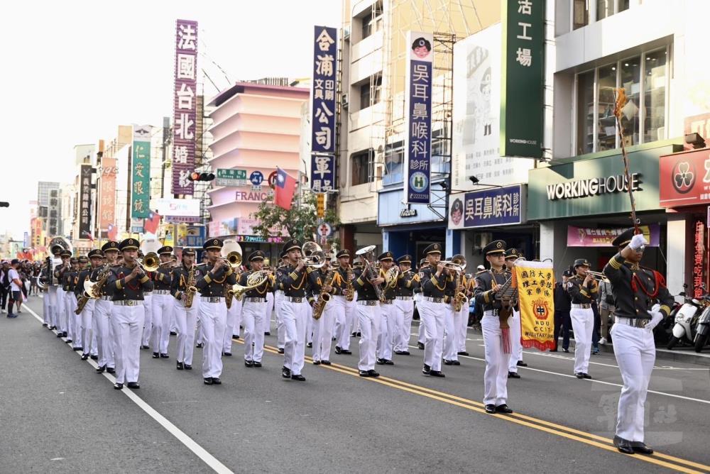 風嶺軍樂隊16日在國際管樂節中，演奏多首曲目。（理工學院提供）