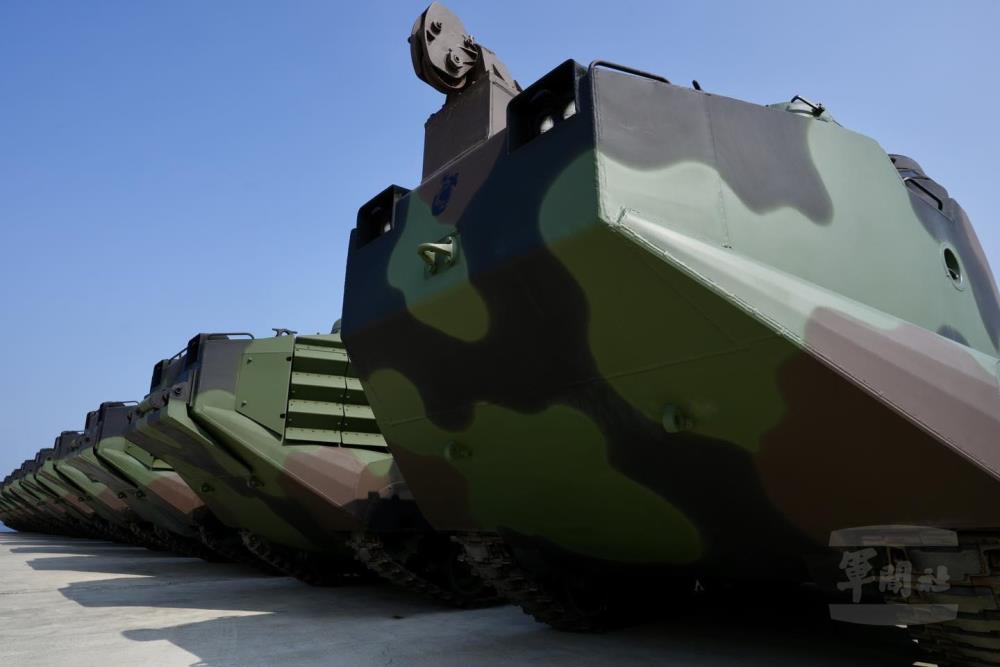 AAV7兩棲突擊車整裝待發。（取自中華民國海軍臉書）