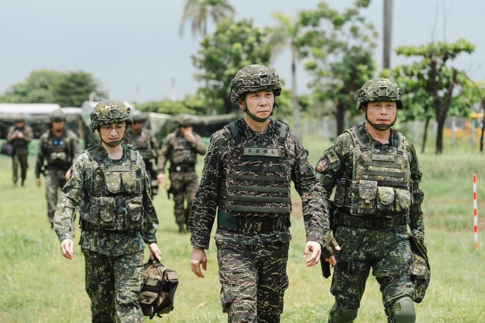 梅總長前往陣地視導。（軍聞社記者呂尚俞攝）