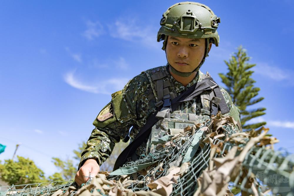 透過訓練增進指揮所開設熟練度。（軍聞社記者黃劭恩攝）