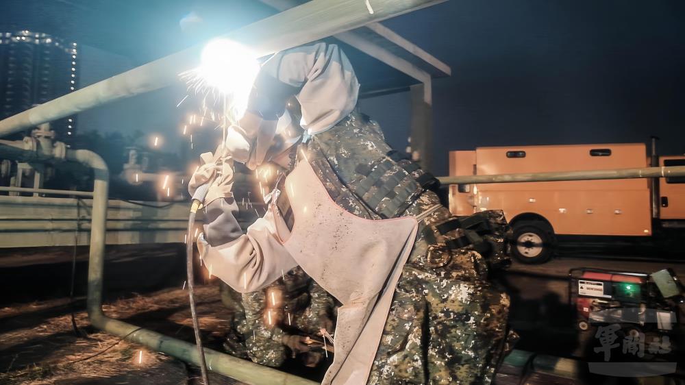 陸軍4支部補給油料庫左營油料分庫基地期末測，驗證官兵訓練成效。（陸軍4支部提供）