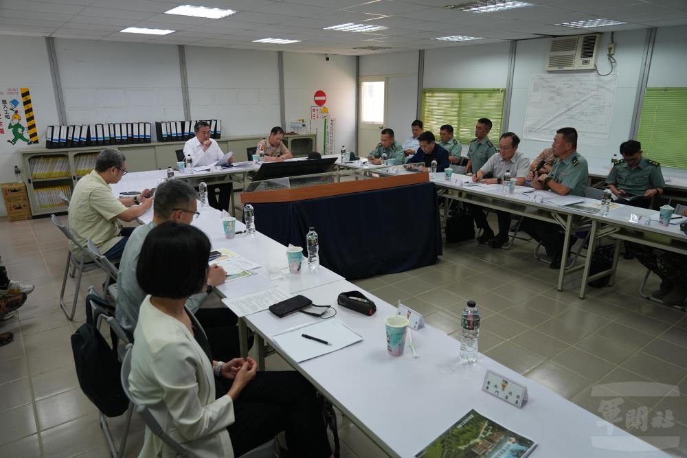 外交及國防委員會30日考察陸軍砲訓部遷建工程。（軍聞社記者吳冠萱攝）