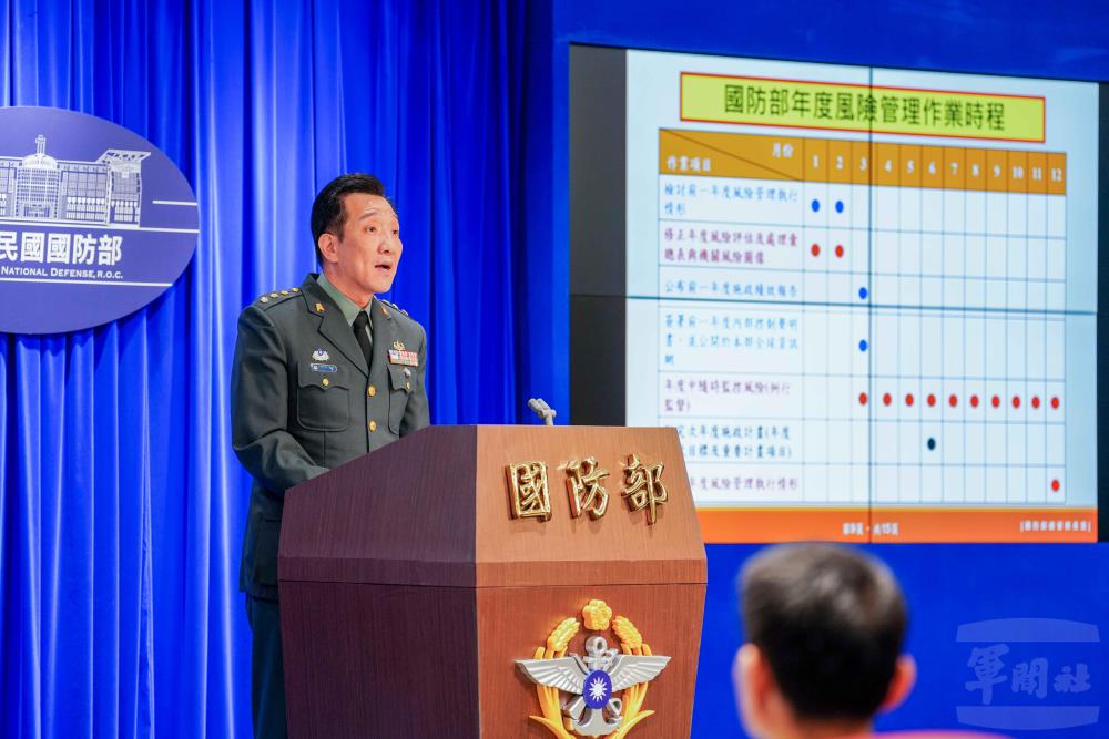 總督察長室財務督察處處長駱可上校進行簡報說明。（軍聞社記者陳傳奇攝）