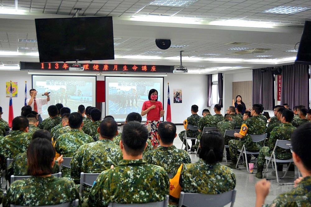 陸軍五支部臺中聯保廠日前辦理「113年下半年心理健康月生命講座」。（陸軍第十軍團提供）