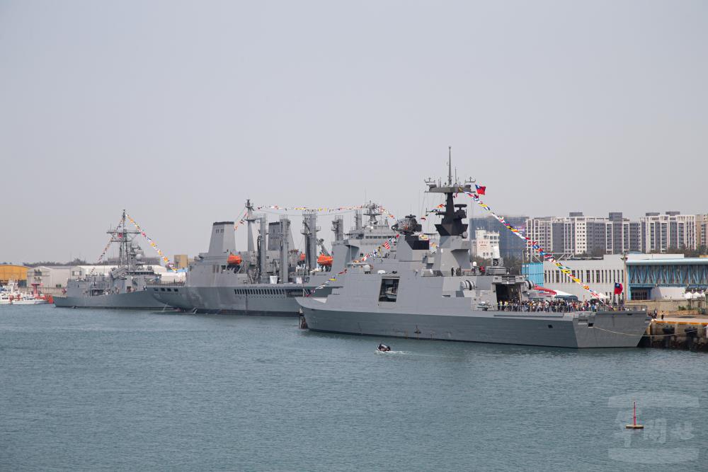 海軍敦睦支隊臺中港開放參觀　民眾見證海軍戰力