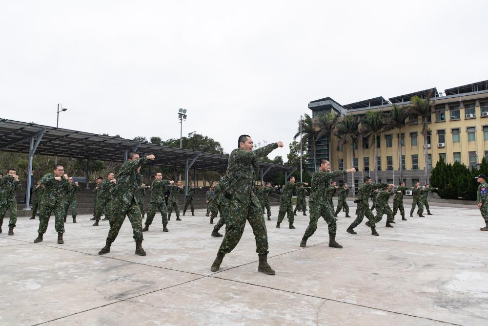 陸軍步兵206旅義務役新兵近戰格鬥訓練。（軍聞社記者周力行攝）