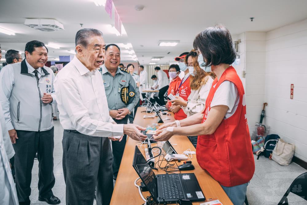 李棟樑肯定三總巡迴醫療服務　感謝守護榮民眷健康