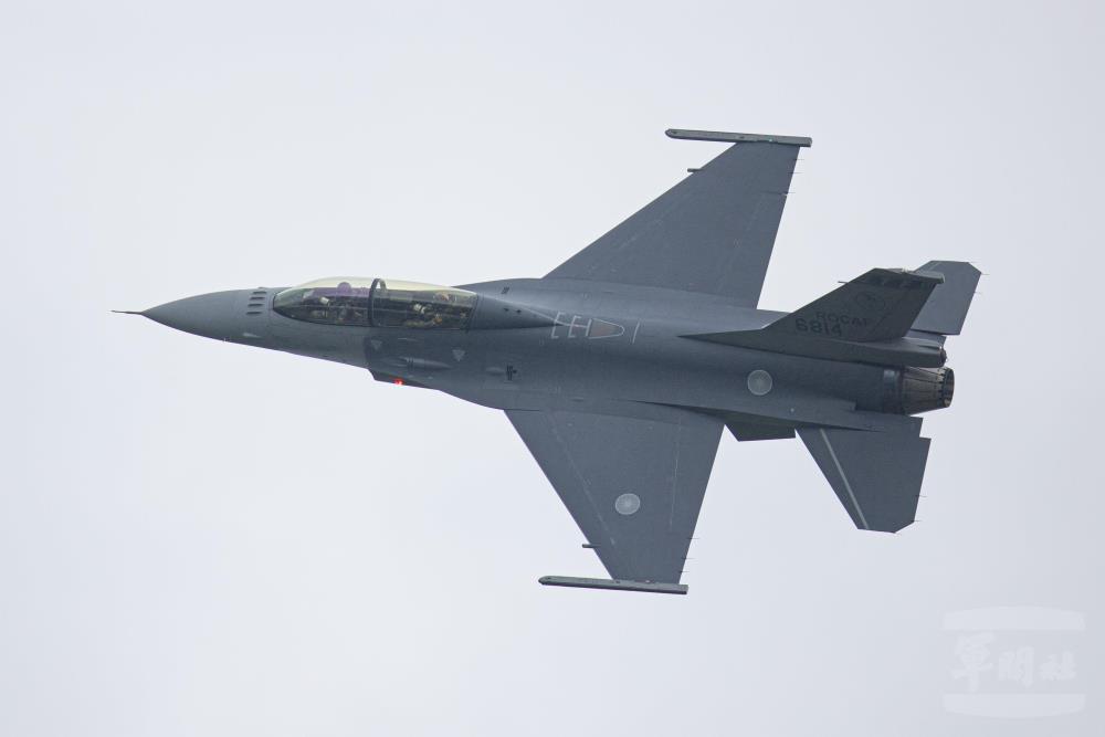 F-16V戰機性能展示。（軍聞社記者卓以立攝）