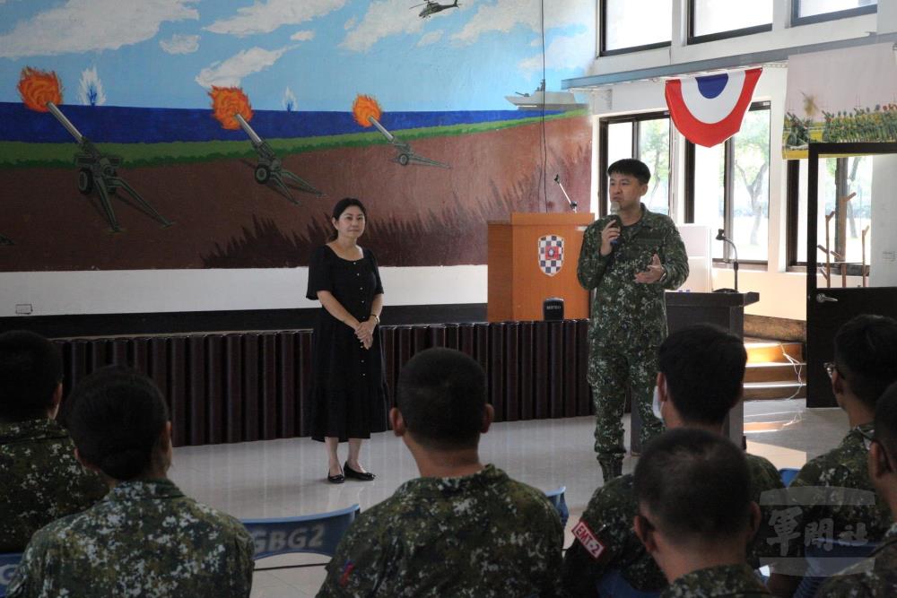 旅長馮少將期許官兵學習如何兼顧家庭、感情及婚姻平衡。（陸軍機步333旅提供）