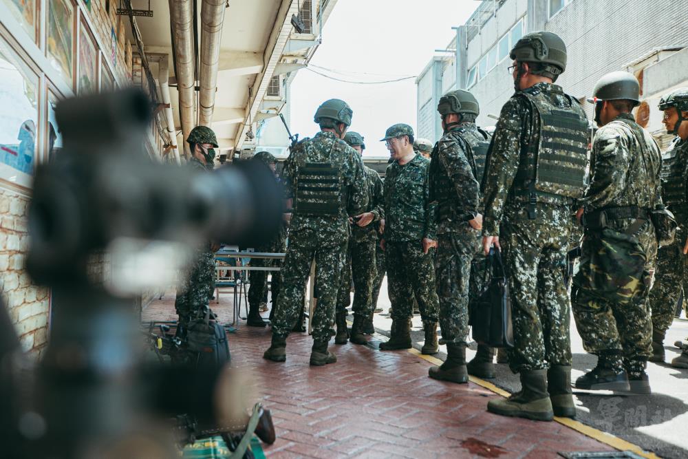 顧部長提醒幹部，結合作戰動員實況。（軍聞社記者陳軍均攝）