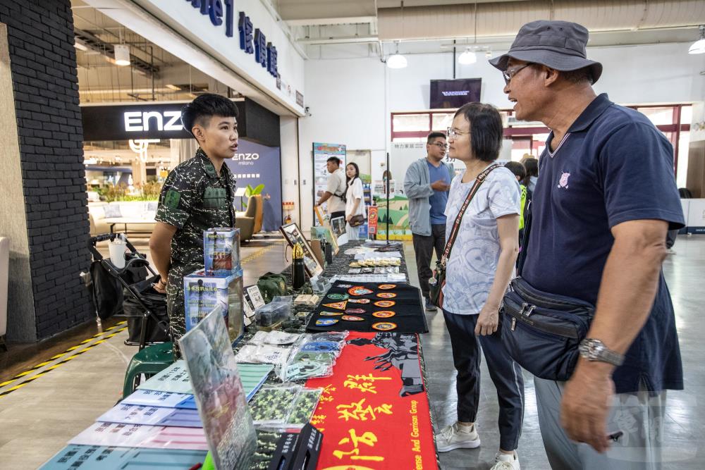 南區人才招募中心設置招募專區。（軍聞社記者王茗生攝）