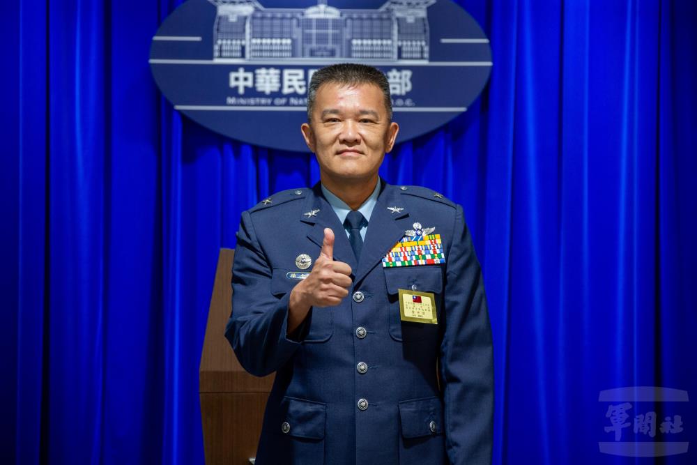 空軍第四戰術戰鬥機聯隊聯隊長楊少將感謝家人的陪伴與支持。（軍聞社記者吳冠萱攝）